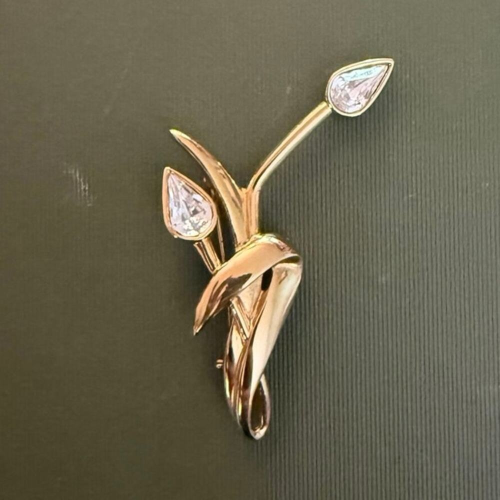 Vintage Calla Lily Brooch – Gold‑Tone & Rhinestones – 2.5”